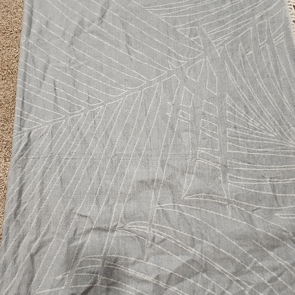 Thula Tula 51 x 67 Blue & White leaf print with white rope fringe blanket - Picture 2 of 6